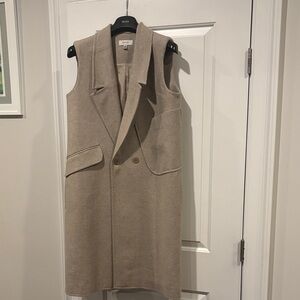 Carven Fr 44 US 12 Beige Sleeveless Vest, 100% wool, like new